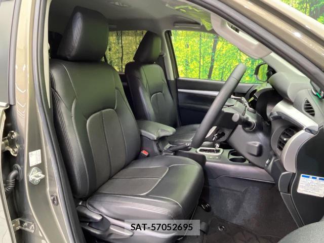 Toyota HILUX 2021-05 8221132-7