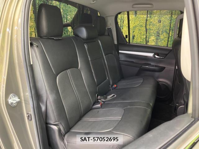 Toyota HILUX 2021-05 8221132-8