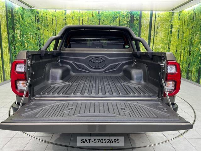 Toyota HILUX 2021-05 8221132-9