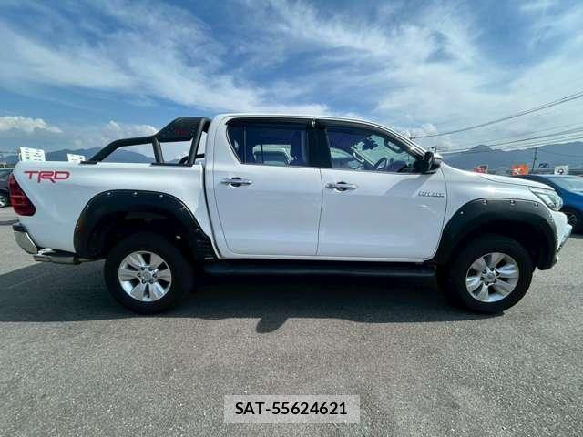 Toyota HILUX 2018-10 8222644-3
