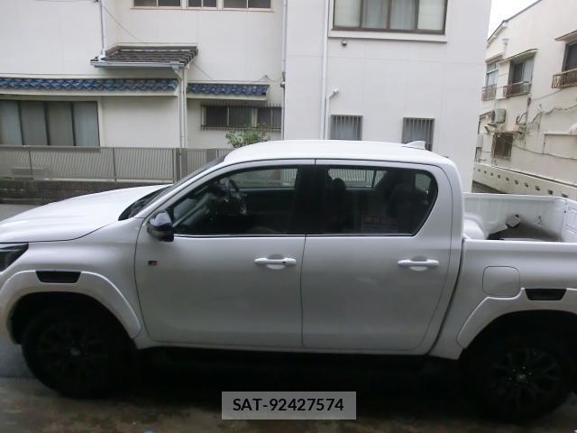 Toyota HILUX 2023-09 8223087-10