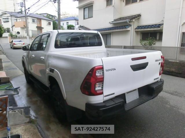 Toyota HILUX 2023-09 8223087-13