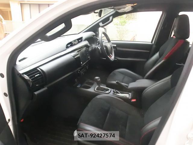 Toyota HILUX 2023-09 8223087-16