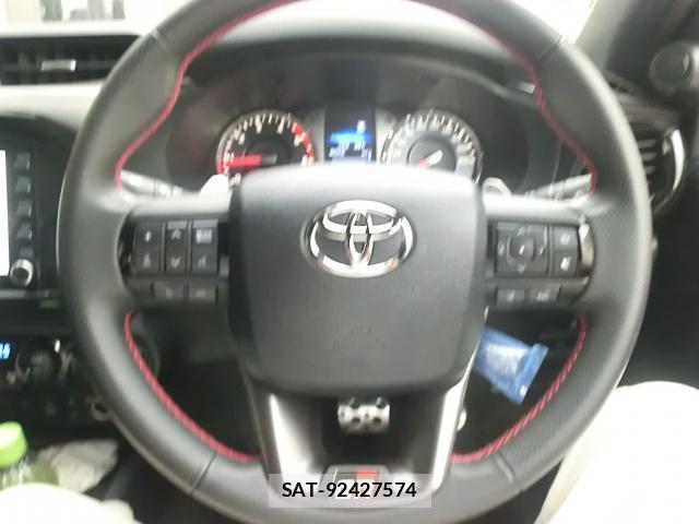 Toyota HILUX 2023-09 8223087-18