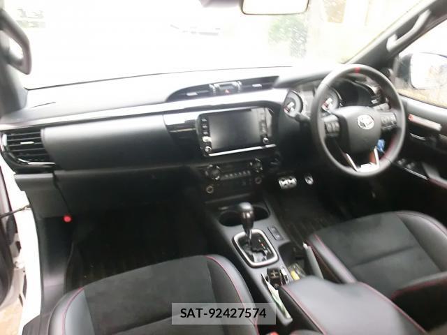 Toyota HILUX 2023-09 8223087-2
