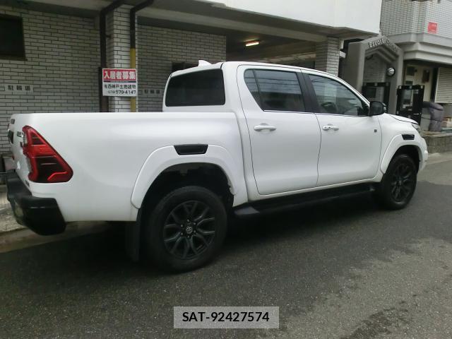 Toyota HILUX 2023-09 8223087-3