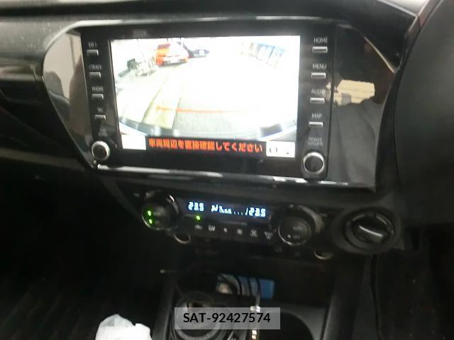 Toyota HILUX 2023-09 8223087-4