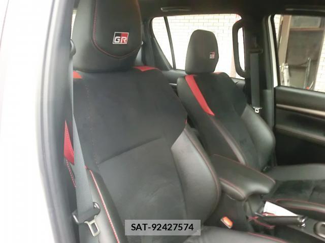 Toyota HILUX 2023-09 8223087-5