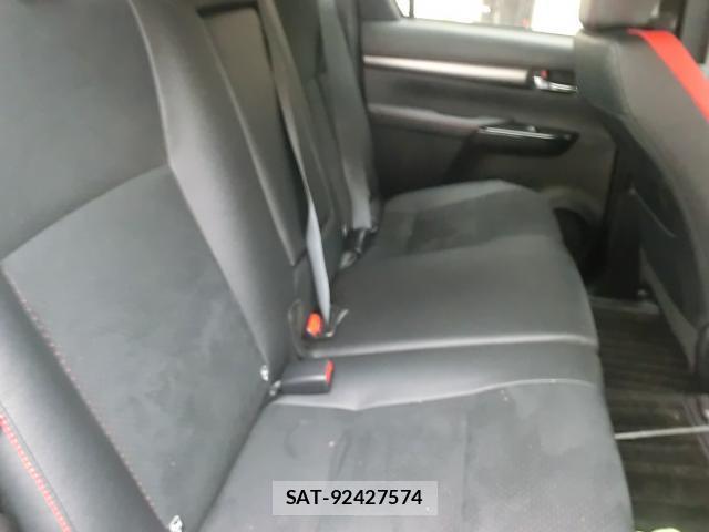 Toyota HILUX 2023-09 8223087-6