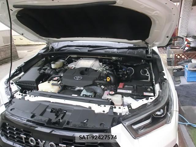 Toyota HILUX 2023-09 8223087-7