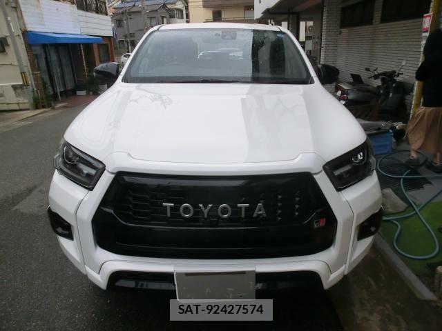 Toyota HILUX 2023-09 8223087-9