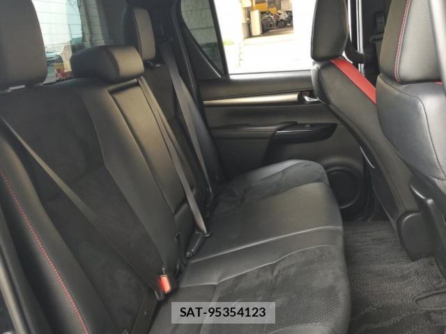 Toyota HILUX 2023-03 8223167-3