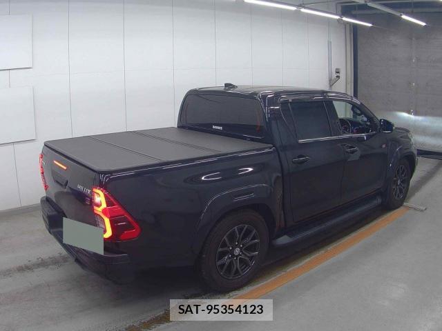 Toyota HILUX 2023-03 8223167-5