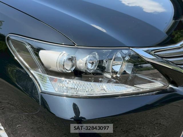 Lexus HS 2014-03 8223788-10
