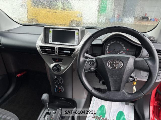 Toyota IQ 2011-08 8220447-2