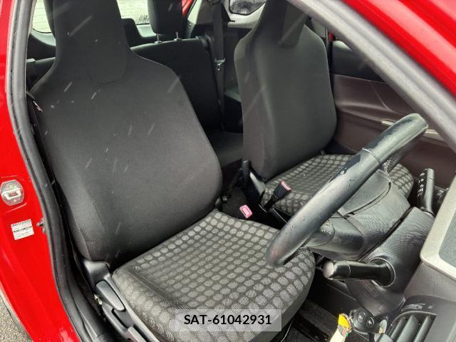 Toyota IQ 2011-08 8220447-3