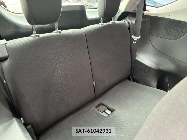 Toyota IQ 2011-08 8220447-5