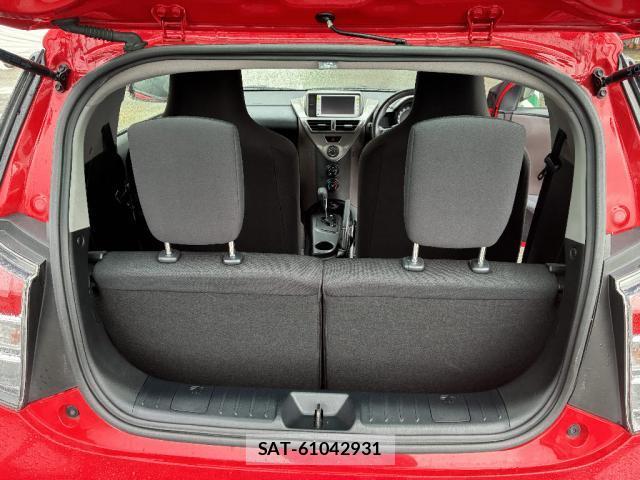 Toyota IQ 2011-08 8220447-6