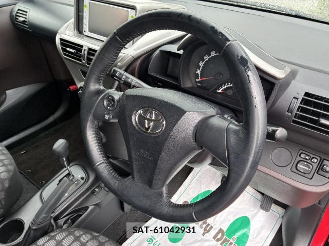Toyota IQ 2011-08 8220447-7