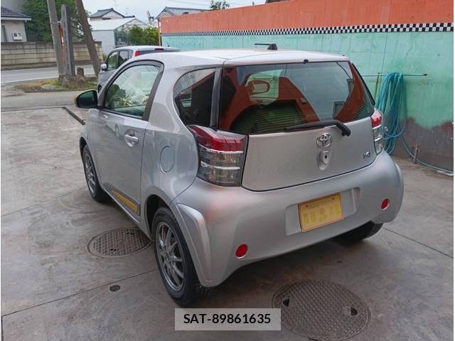 Toyota IQ 2009-03 8221759-10