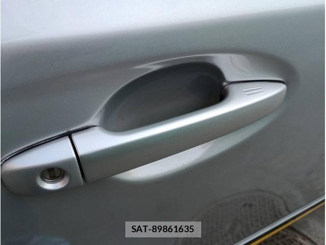 Toyota IQ 2009-03 8221759-13