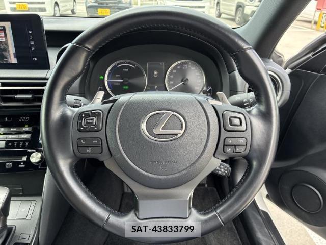Lexus IS 2021-07 8217233-14