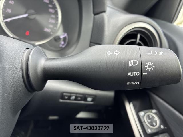Lexus IS 2021-07 8217233-15