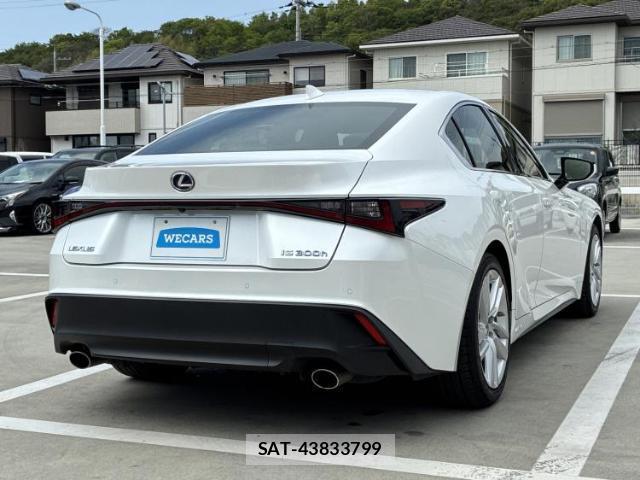 Lexus IS 2021-07 8217233-2