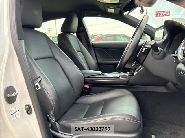 Lexus IS 2021-07 8217233-3