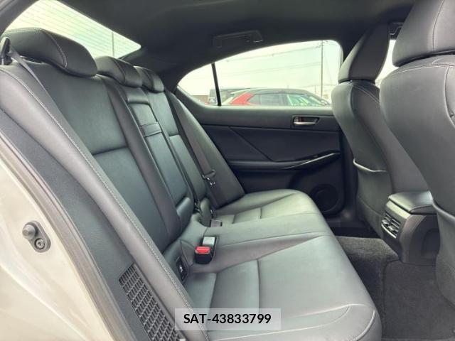 Lexus IS 2021-07 8217233-4