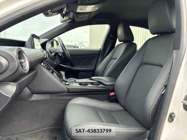 Lexus IS 2021-07 8217233-5