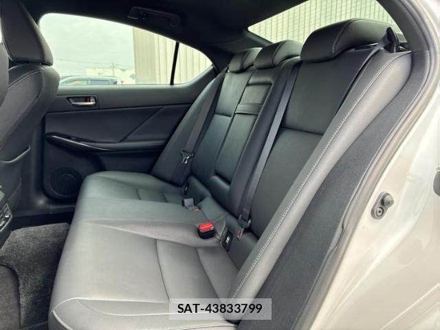 Lexus IS 2021-07 8217233-6