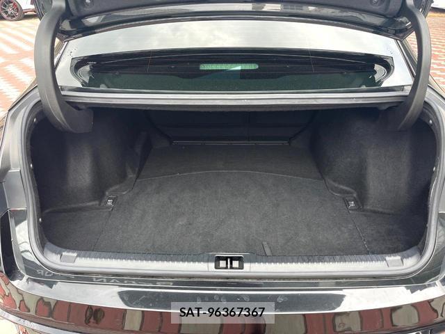 Lexus IS 2021-10 8219483-10