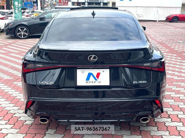 Lexus IS 2021-10 8219483-14