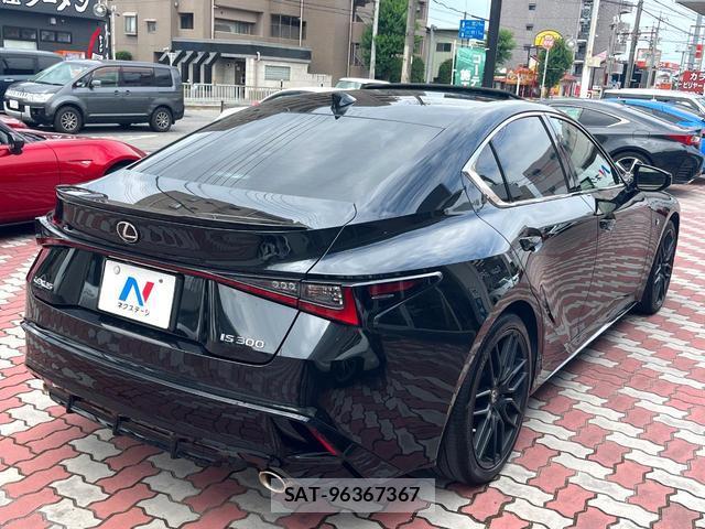 Lexus IS 2021-10 8219483-16