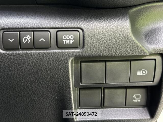 Lexus IS 2021-07 8220186-16