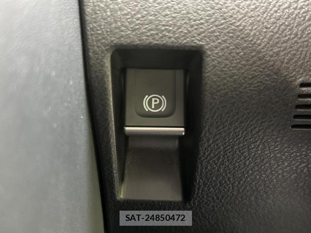 Lexus IS 2021-07 8220186-17