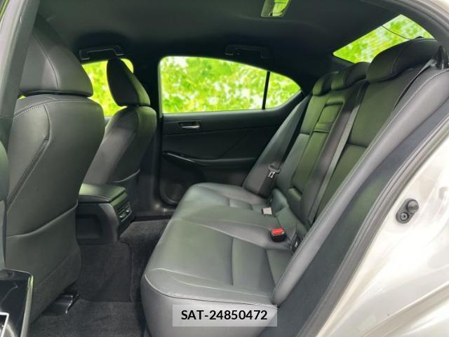 Lexus IS 2021-07 8220186-6