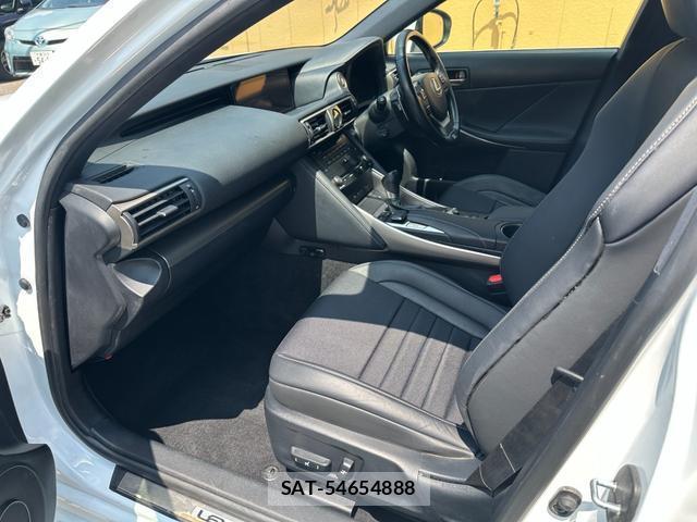 Lexus IS 2016-12 8220580-13