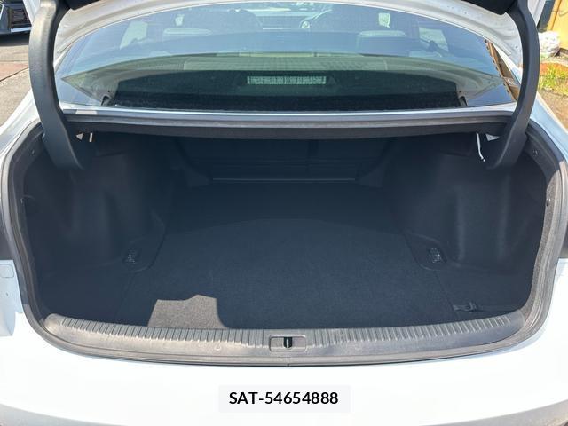 Lexus IS 2016-12 8220580-15
