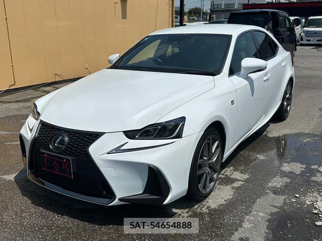 Lexus IS 2016-12 8220580-16