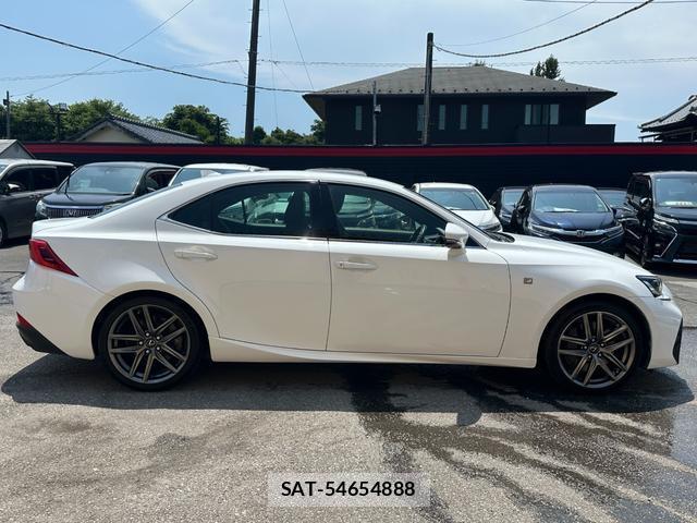 Lexus IS 2016-12 8220580-18