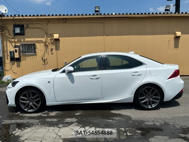Lexus IS 2016-12 8220580-19