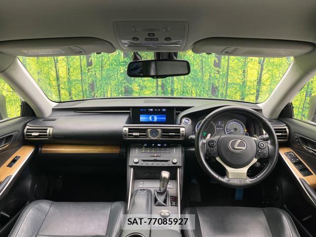 Lexus IS 2015-06 8221137-1