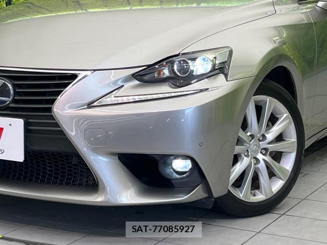 Lexus IS 2015-06 8221137-11