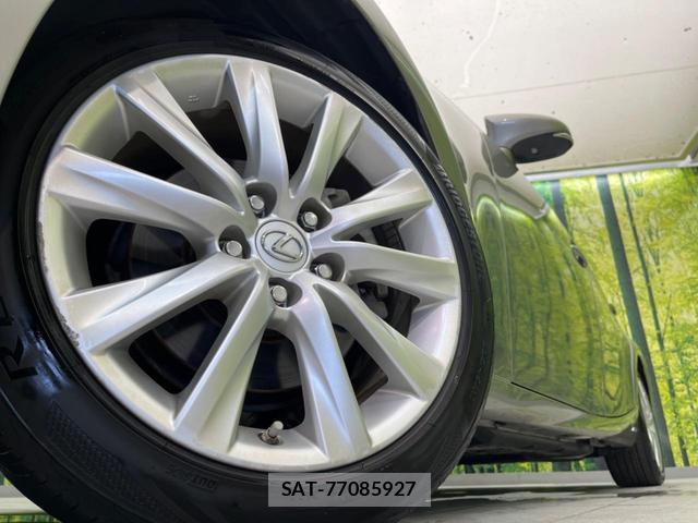 Lexus IS 2015-06 8221137-12