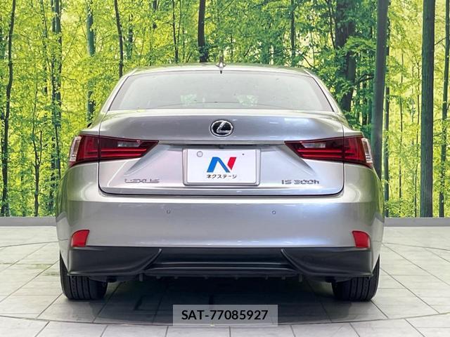 Lexus IS 2015-06 8221137-14
