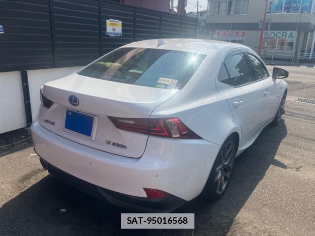 Lexus IS 2014-01 8221344-5