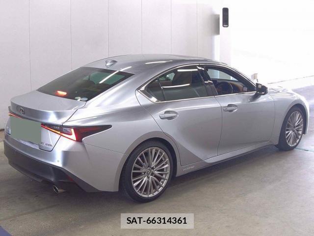 Lexus IS 2021-01 8221415-4
