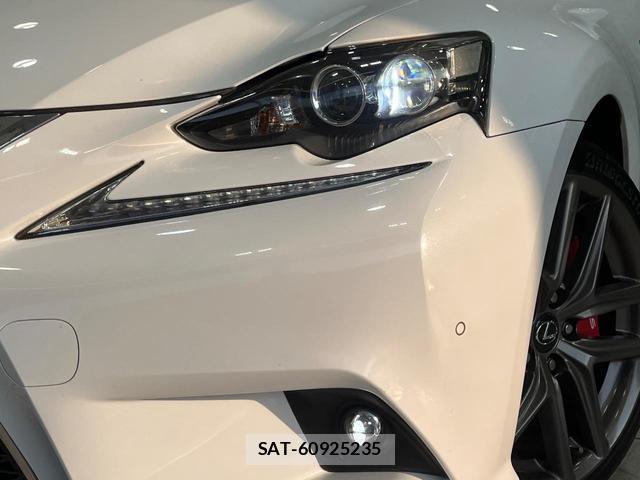 Lexus IS 2016-01 8221582-11